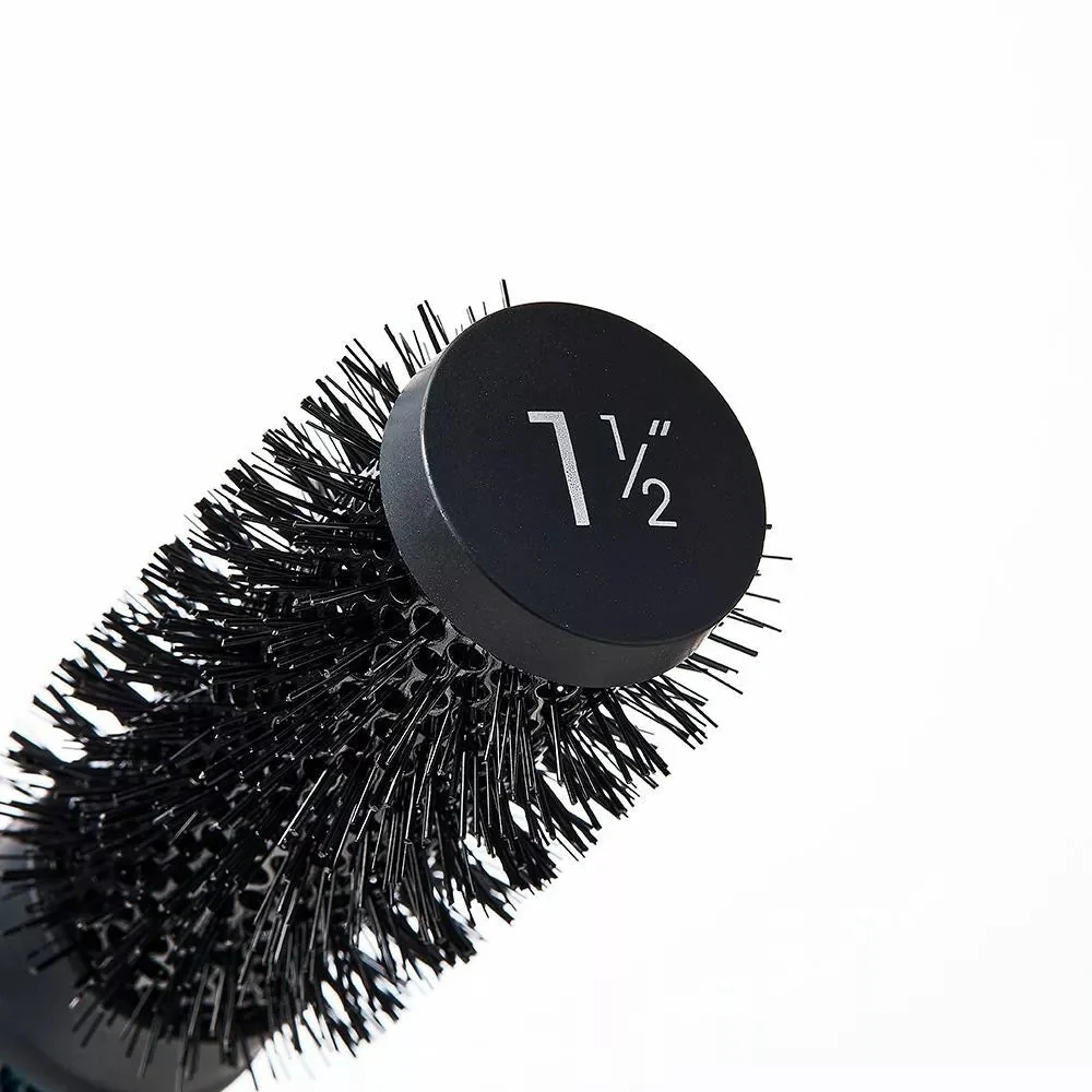 Red by Kiss Rose Heat Resistant Bristle Brush – 1.5" Barrel - Image 4